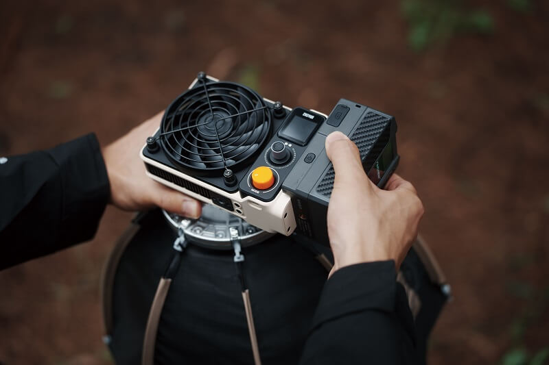 optiuni alimentare zhiyun molus x200 rgb v-mount si power hub